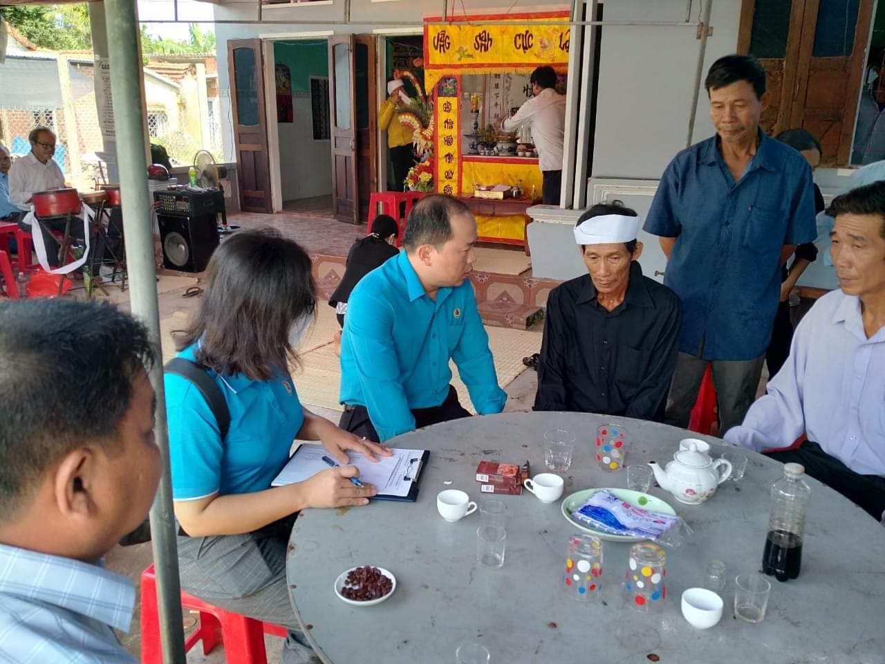 LĐLĐ Bình Định chia sẻ nỗi đau với gia đình nạn nhân vụ tai nạn sập tường nghiêm trọng LĐLĐ Bình Định chia sẻ nỗi đau với gia đình nạn nhân vụ tai nạn sập tường nghiêm trọng