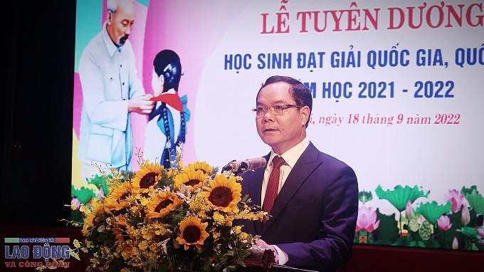 undefined Công đoàn Viên chức Việt Nam tuyên dương học sinh đoạt giải quốc gia, quốc tế