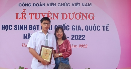 undefined Công đoàn Viên chức Việt Nam tuyên dương học sinh đoạt giải quốc gia, quốc tế