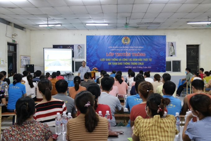Thái Bình: Truyền thông an toàn giao thông cho gần 800 công nhân Thái Bình: Truyền thông an toàn giao thông cho gần 800 công nhân