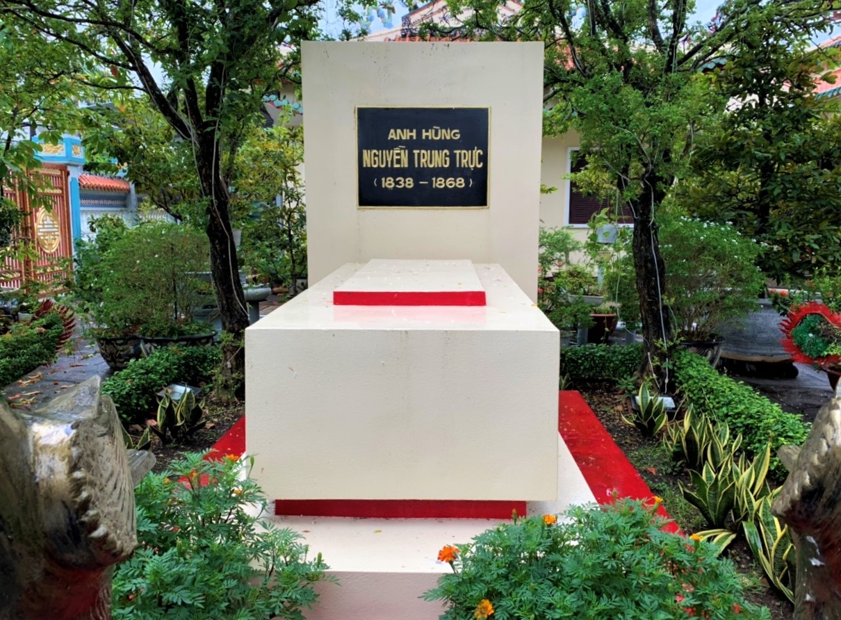 Bao giờ hết cỏ nước Nam…