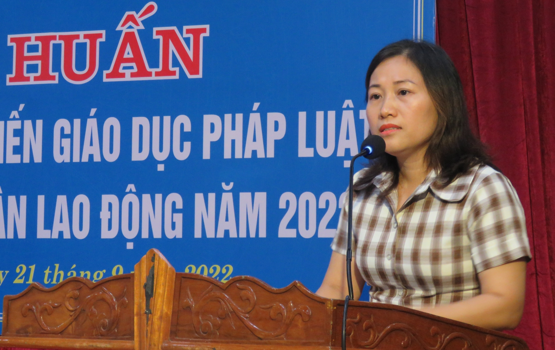 LĐLĐ tỉnh phối hợp tập huấn tuyên truyền phổ biến giáo dục pháp luật trong nữ CNVCLĐ