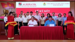 Ký thỏa thuận hợp tác nhằm góp phần đẩy lùi "tín dụng đen" trong công nhân