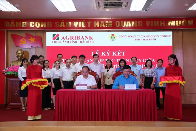 Ký thỏa thuận góp phần đẩy lùi tín dụng đen trong công nhân