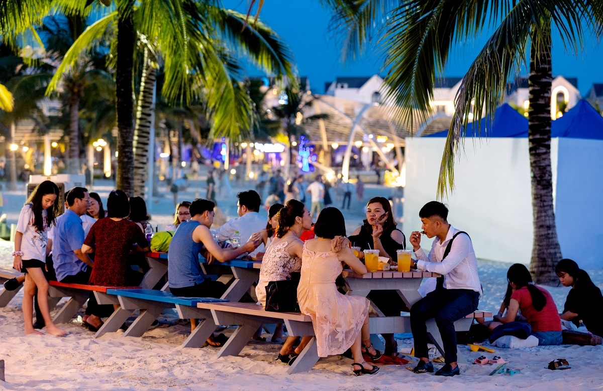 Nhịp sống sôi động tại “đại đô thị biển” Vinhomes phía Đông Hà Nội Nhịp sống sôi động tại “đại đô thị biển” Vinhomes phía Đông Hà Nội