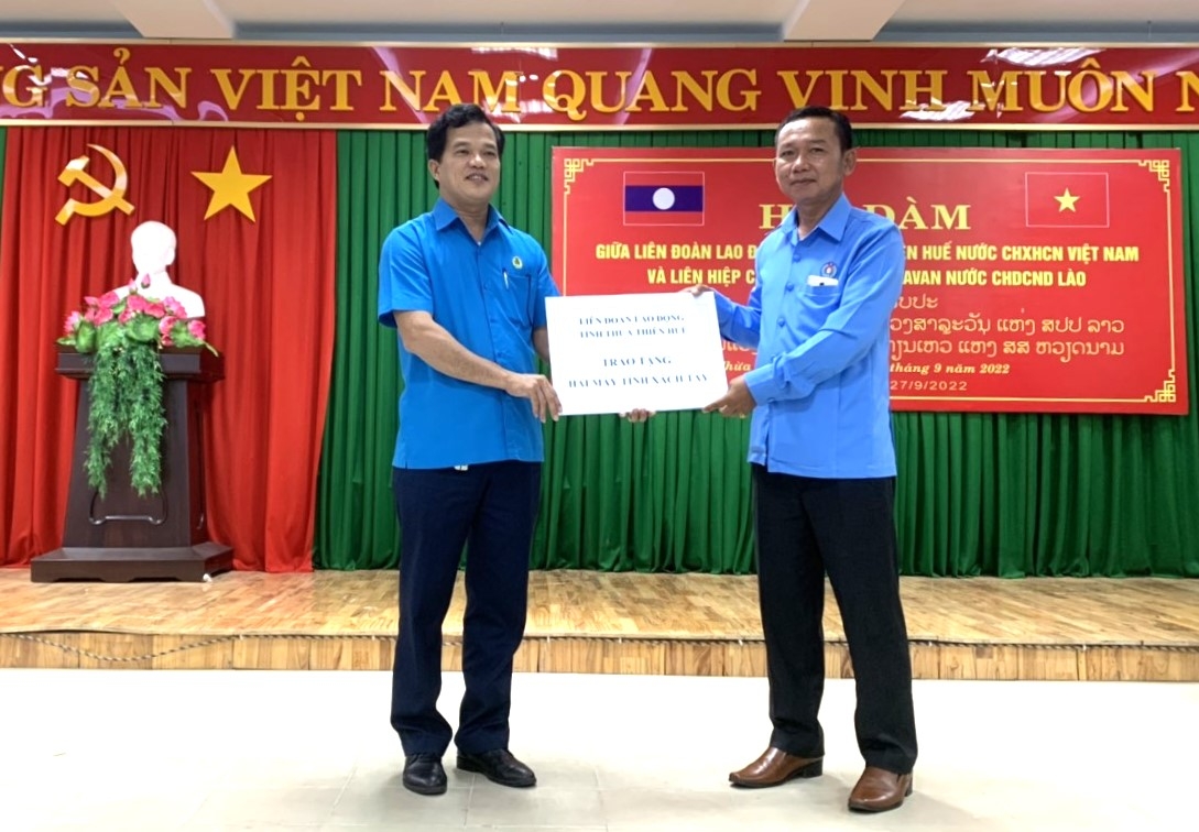 Tiếp tục vun đắp tình hữu nghị giữa Công đoàn 2 tỉnh Thừa Thiên Huế - Salavan (Lào) Tiếp tục vun đắp tình hữu nghị giữa Công đoàn 2 tỉnh Thừa Thiên Huế - Salavan (Lào)