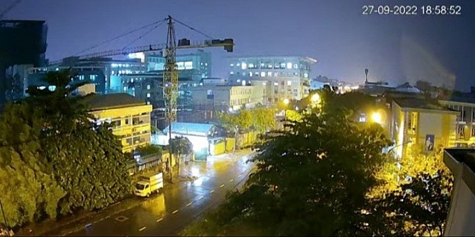 Bão Noru cách Đà Nẵng - Quảng Ngãi khoảng 180km, gió giật cấp 16 Bão Noru cách Đà Nẵng - Quảng Ngãi khoảng 180km, gió giật cấp 16