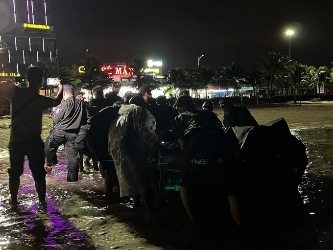 Bão số 4 đổ bộ Thừa Thiên Huế - Quảng Ngãi, gió giật cấp 13