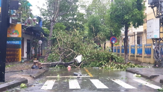 Nước lũ dâng cao sau khi bão số 4 Noru đổ bộ, chia cắt một số nơi ở Quảng Bình Nước lũ dâng cao sau khi bão số 4 Noru đổ bộ, chia cắt một số nơi ở Quảng Bình