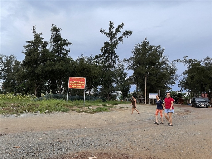 Nước lũ dâng cao sau khi bão số 4 Noru đổ bộ, chia cắt một số nơi ở Quảng Bình Nước lũ dâng cao sau khi bão số 4 Noru đổ bộ, chia cắt một số nơi ở Quảng Bình