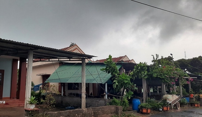 Nước lũ dâng cao sau khi bão số 4 Noru đổ bộ, chia cắt một số nơi ở Quảng Bình Nước lũ dâng cao sau khi bão số 4 Noru đổ bộ, chia cắt một số nơi ở Quảng Bình