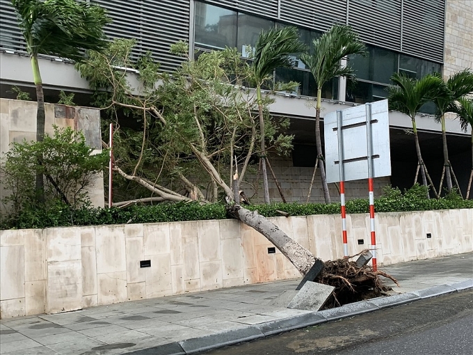 Nước lũ dâng cao sau khi bão số 4 Noru đổ bộ, chia cắt một số nơi ở Quảng Bình Nước lũ dâng cao sau khi bão số 4 Noru đổ bộ, chia cắt một số nơi ở Quảng Bình