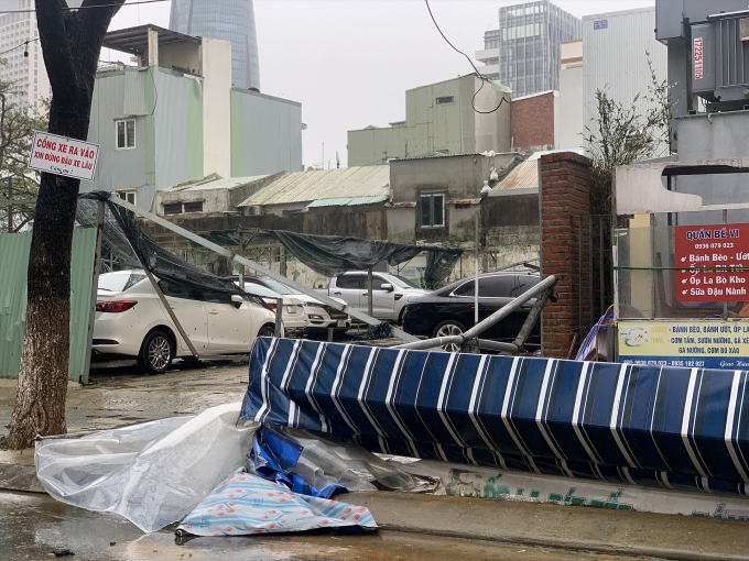 Nước lũ dâng cao sau khi bão số 4 Noru đổ bộ, chia cắt một số nơi ở Quảng Bình Nước lũ dâng cao sau khi bão số 4 Noru đổ bộ, chia cắt một số nơi ở Quảng Bình