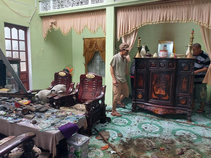 Nước lũ dâng cao sau khi bão số 4 Noru đổ bộ, chia cắt một số nơi ở Quảng Bình Nước lũ dâng cao sau khi bão số 4 Noru đổ bộ, chia cắt một số nơi ở Quảng Bình