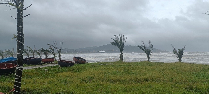 Huyện đảo Lý Sơn có hàng trăm nhà bị tốc mái do bão số 4 Noru, nhiều tàu cá bị chìm Huyện đảo Lý Sơn có hàng trăm nhà bị tốc mái do bão số 4 Noru, nhiều tàu cá bị chìm