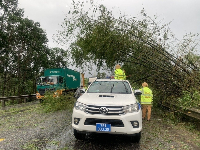 Huyện đảo Lý Sơn có hàng trăm nhà bị tốc mái do bão số 4 Noru, nhiều tàu cá bị chìm Huyện đảo Lý Sơn có hàng trăm nhà bị tốc mái do bão số 4 Noru, nhiều tàu cá bị chìm
