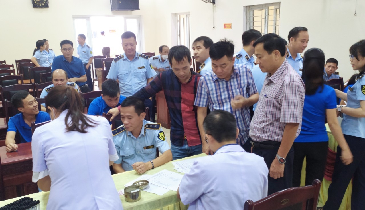 Cục QLTT Hà Tĩnh tổ chức khám sức khỏe định kỳ cho người lao động Cục QLTT Hà Tĩnh tổ chức khám sức khỏe định kỳ cho người lao động