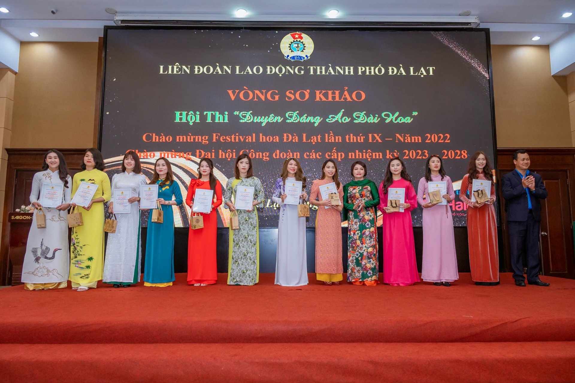 Lâm Đồng: 87 nữ đoàn viên tham gia Hội thi “Duyên dáng áo dài hoa” TP.Đà Lạt Lâm Đồng: 87 nữ đoàn viên tham gia Hội thi “Duyên dáng áo dài hoa” TP.Đà Lạt