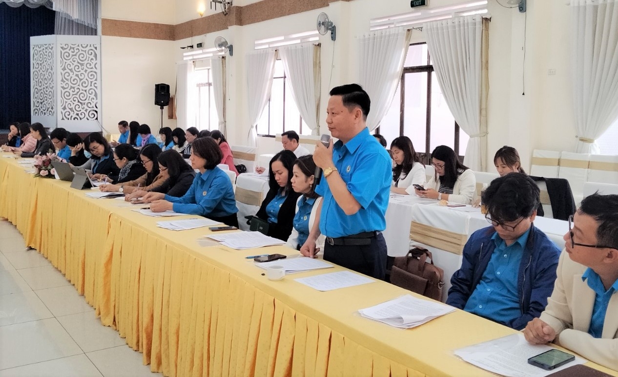 Chia sẻ nhiều thông tin, kinh nghiệm và kiến nghị về chính sách hỗ trợ con công nhân Chia sẻ nhiều thông tin, kinh nghiệm và kiến nghị về chính sách hỗ trợ con công nhân