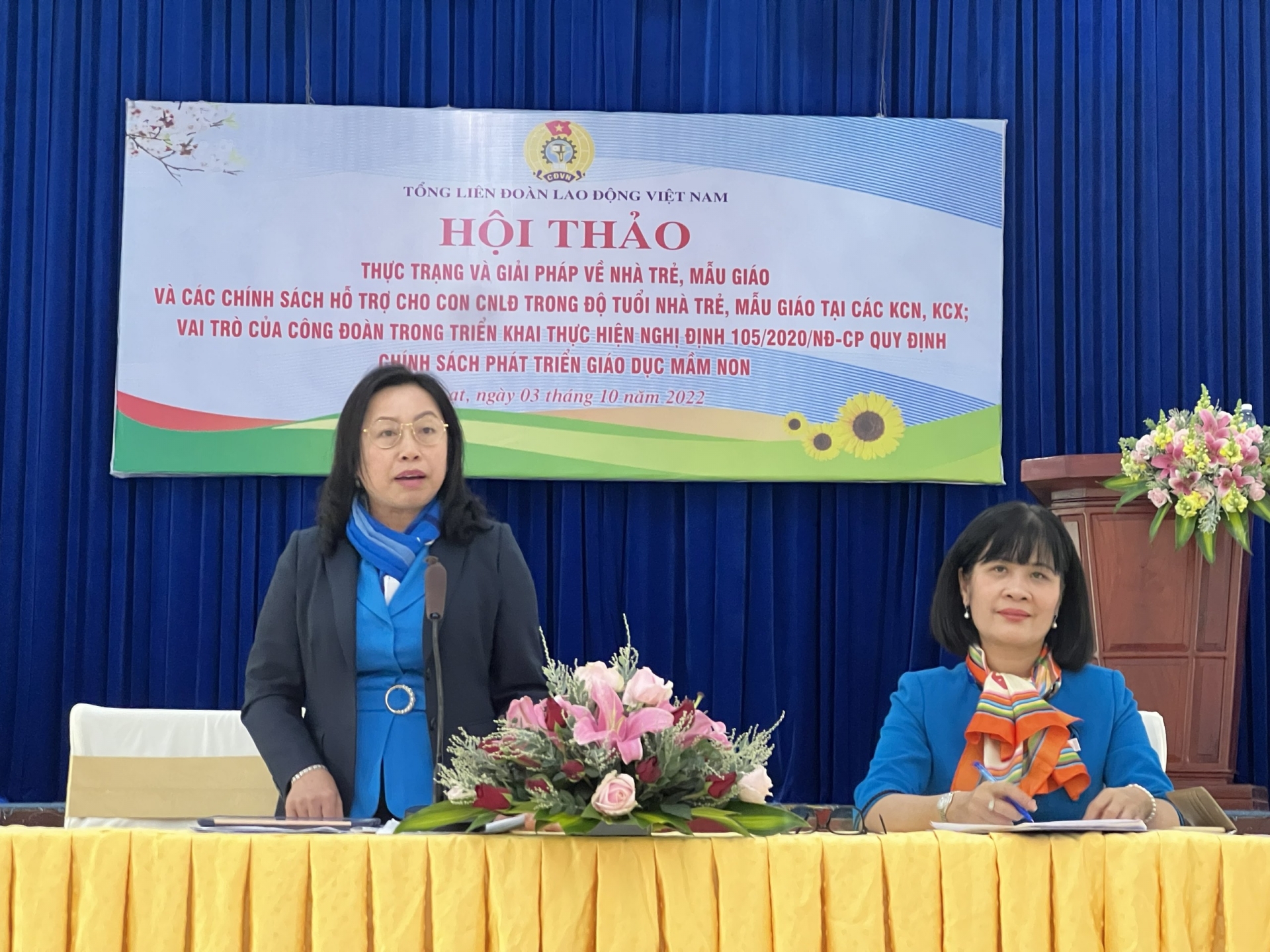 Chia sẻ nhiều thông tin, kinh nghiệm và kiến nghị về chính sách hỗ trợ con công nhân Chia sẻ nhiều thông tin, kinh nghiệm và kiến nghị về chính sách hỗ trợ con công nhân