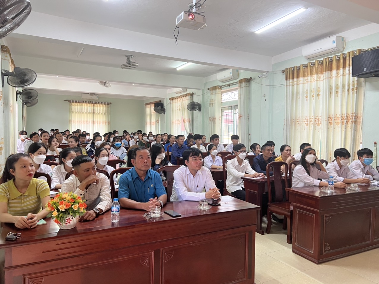 Tổ chức bồi dưỡng nhận thức về Đảng cho cán bộ công đoàn Tổ chức bồi dưỡng nhận thức về Đảng cho cán bộ công đoàn