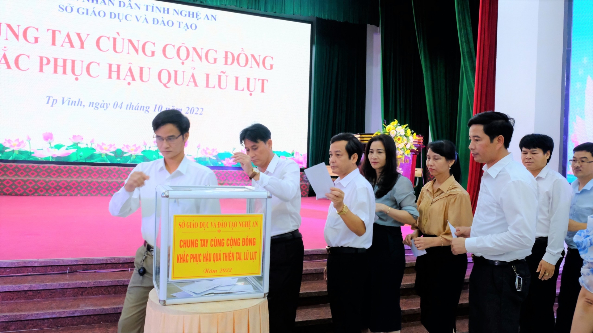 Ngành GD&ĐT Nghệ An phát động chung tay cùng cộng đồng khắc phục hậu quả lũ lụt