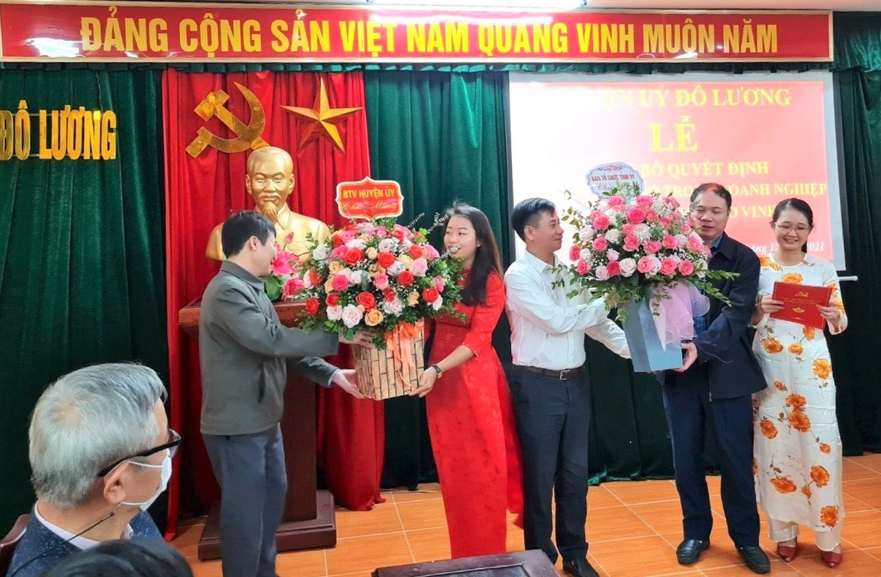 Phát huy vai trò của tổ chức Công đoàn trong công tác thành lập tổ chức cơ sở đảng Phát huy vai trò của tổ chức Công đoàn trong công tác thành lập tổ chức cơ sở đảng