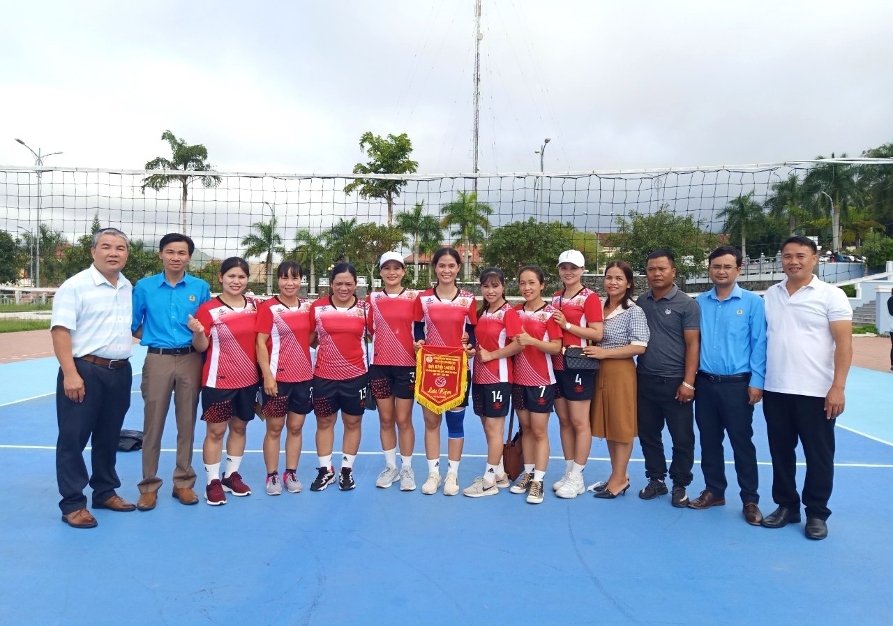 LĐLĐ huyện A Lưới khai mạc Giải bóng chuyền nữ CNVCLĐ lần thứ I năm 2022 LĐLĐ huyện A Lưới khai mạc Giải bóng chuyền nữ CNVCLĐ lần thứ I năm 2022