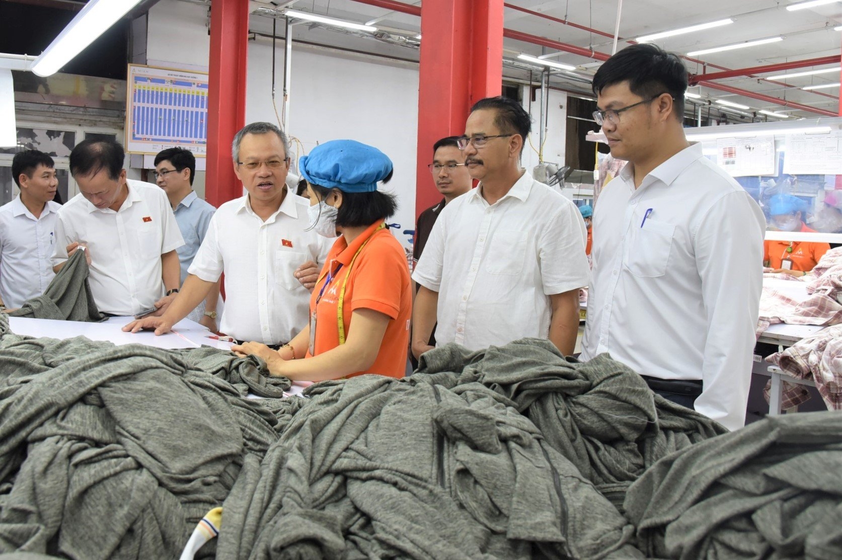 Đưa Đảng đến với công nhân lao động và doanh nghiệp - Vai trò của cả hệ thống chính trị