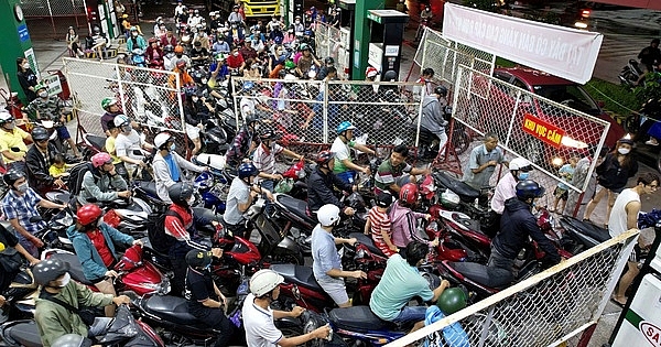 Khi “dòng máu” xăng dầu chập chờn tắc nghẽn Khi “dòng máu” xăng dầu chập chờn tắc nghẽn