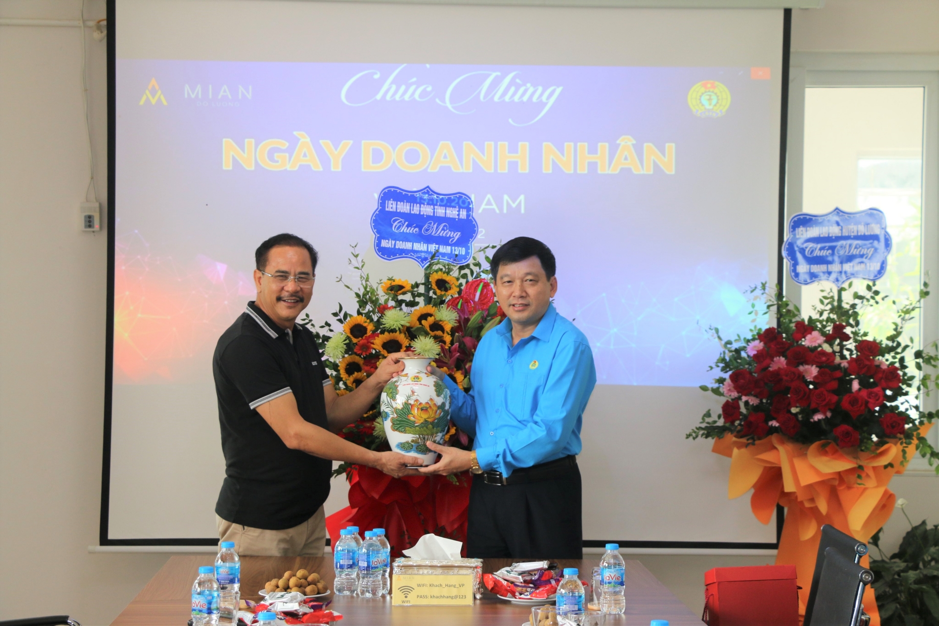 Công đoàn Nghệ An chúc mừng các doanh nghiệp nhân ngày Doanh nhân Việt Nam Công đoàn Nghệ An chúc mừng các doanh nghiệp nhân Ngày Doanh nhân Việt Nam