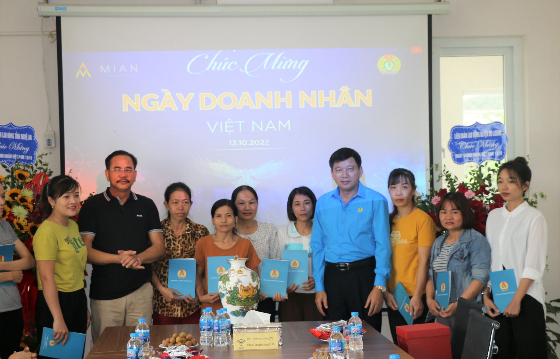 Công đoàn Nghệ An chúc mừng các doanh nghiệp nhân ngày Doanh nhân Việt Nam Công đoàn Nghệ An chúc mừng các doanh nghiệp nhân Ngày Doanh nhân Việt Nam