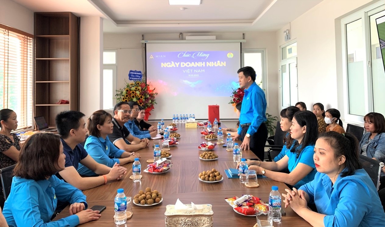 Công đoàn Nghệ An chúc mừng các doanh nghiệp nhân ngày Doanh nhân Việt Nam Công đoàn Nghệ An chúc mừng các doanh nghiệp nhân Ngày Doanh nhân Việt Nam