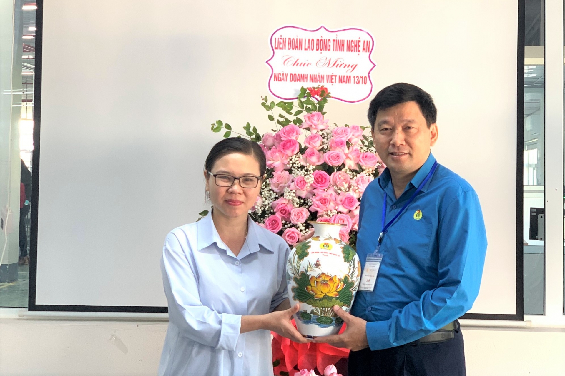 Công đoàn Nghệ An chúc mừng các doanh nghiệp nhân ngày Doanh nhân Việt Nam Công đoàn Nghệ An chúc mừng các doanh nghiệp nhân Ngày Doanh nhân Việt Nam