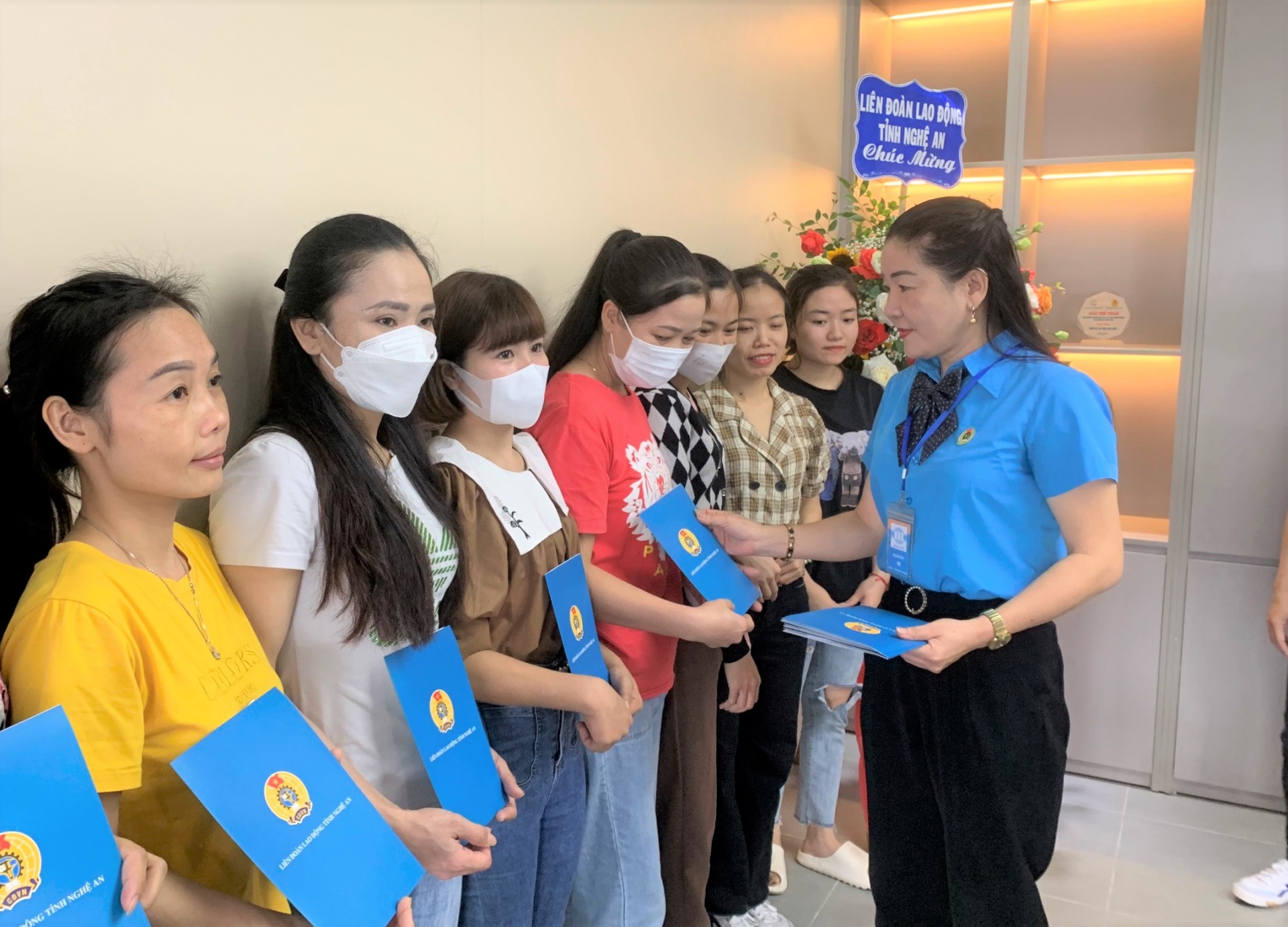 Công đoàn Nghệ An chúc mừng các doanh nghiệp nhân ngày Doanh nhân Việt Nam Công đoàn Nghệ An chúc mừng các doanh nghiệp nhân Ngày Doanh nhân Việt Nam