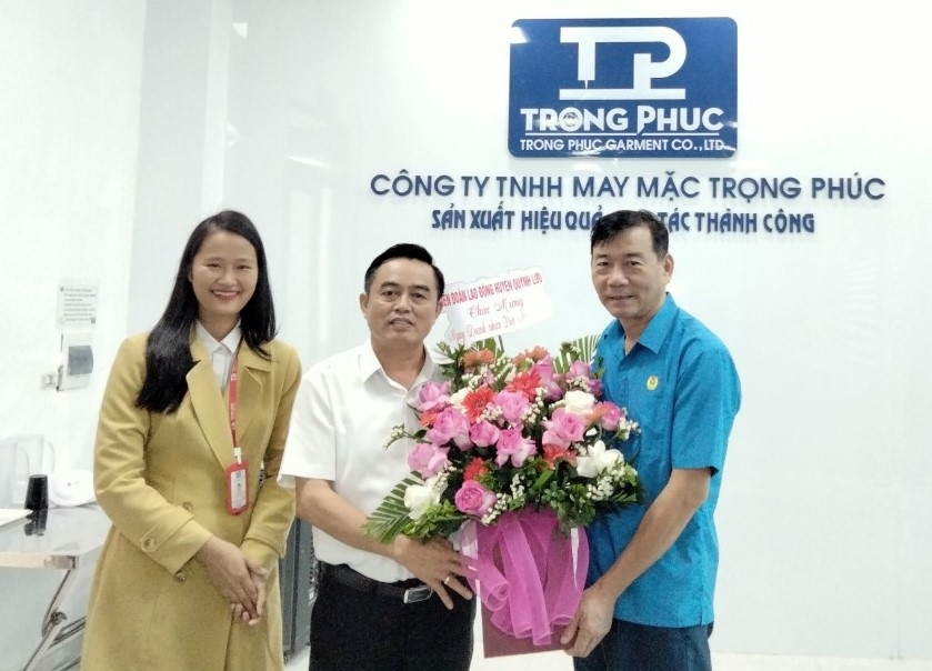 Công đoàn Nghệ An chúc mừng các doanh nghiệp nhân ngày Doanh nhân Việt Nam Công đoàn Nghệ An chúc mừng các doanh nghiệp nhân Ngày Doanh nhân Việt Nam