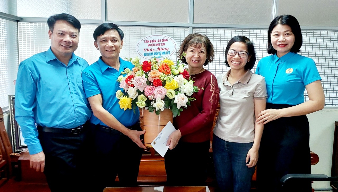 Công đoàn Nghệ An chúc mừng các doanh nghiệp nhân ngày Doanh nhân Việt Nam Công đoàn Nghệ An chúc mừng các doanh nghiệp nhân Ngày Doanh nhân Việt Nam