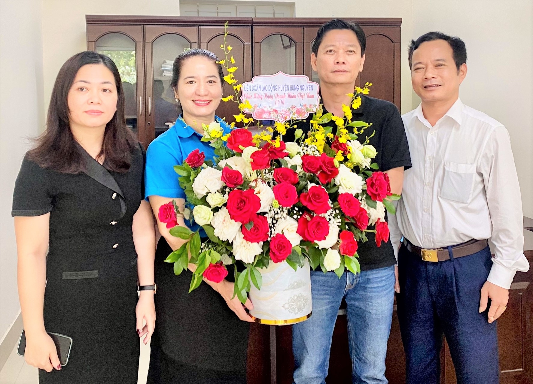 Công đoàn Nghệ An chúc mừng các doanh nghiệp nhân ngày Doanh nhân Việt Nam Công đoàn Nghệ An chúc mừng các doanh nghiệp nhân Ngày Doanh nhân Việt Nam