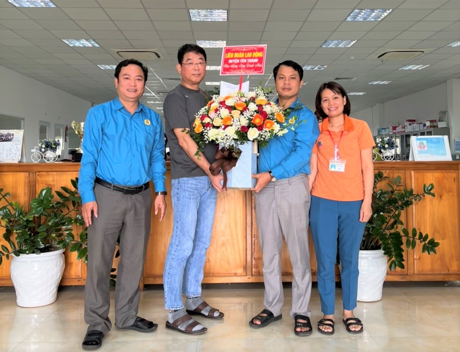 Công đoàn Nghệ An chúc mừng các doanh nghiệp nhân ngày Doanh nhân Việt Nam Công đoàn Nghệ An chúc mừng các doanh nghiệp nhân Ngày Doanh nhân Việt Nam