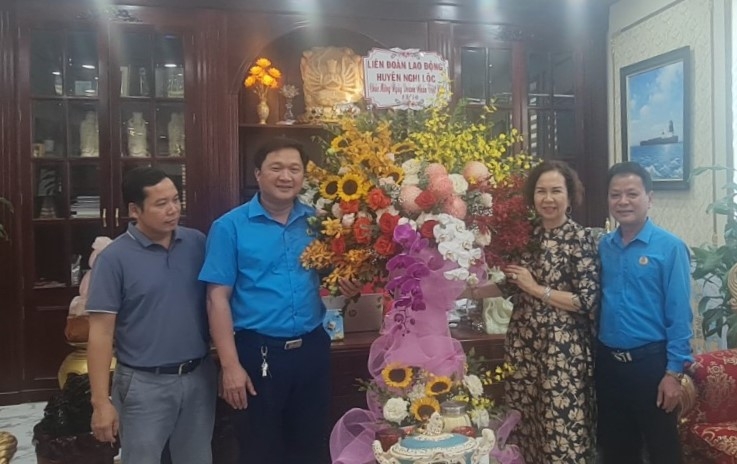 Công đoàn Nghệ An chúc mừng các doanh nghiệp nhân ngày Doanh nhân Việt Nam Công đoàn Nghệ An chúc mừng các doanh nghiệp nhân Ngày Doanh nhân Việt Nam