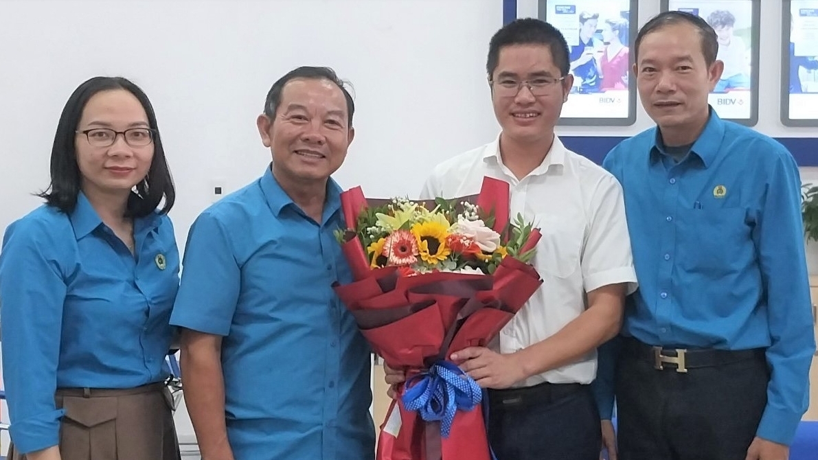 LĐLĐ huyện Cẩm Xuyên chúc mừng các doanh nghiệp nhân ngày Doanh nhân Việt Nam