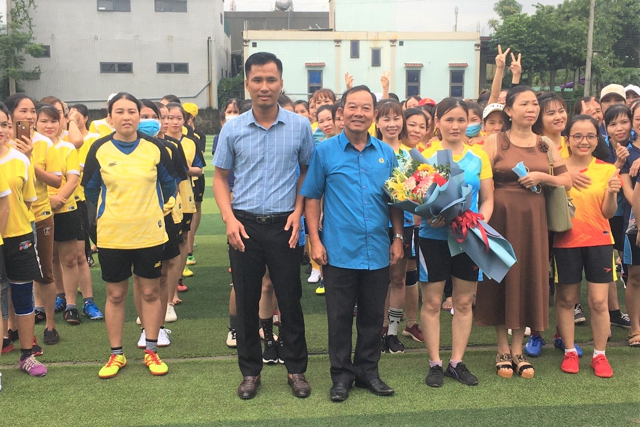 LĐLĐ Cẩm Xuyên chúc mừng các doanh nghiệp nhân kỷ niệm ngày Doanh nhân Việt Nam LĐLĐ huyện Cẩm Xuyên chúc mừng các doanh nghiệp nhân ngày Doanh nhân Việt Nam