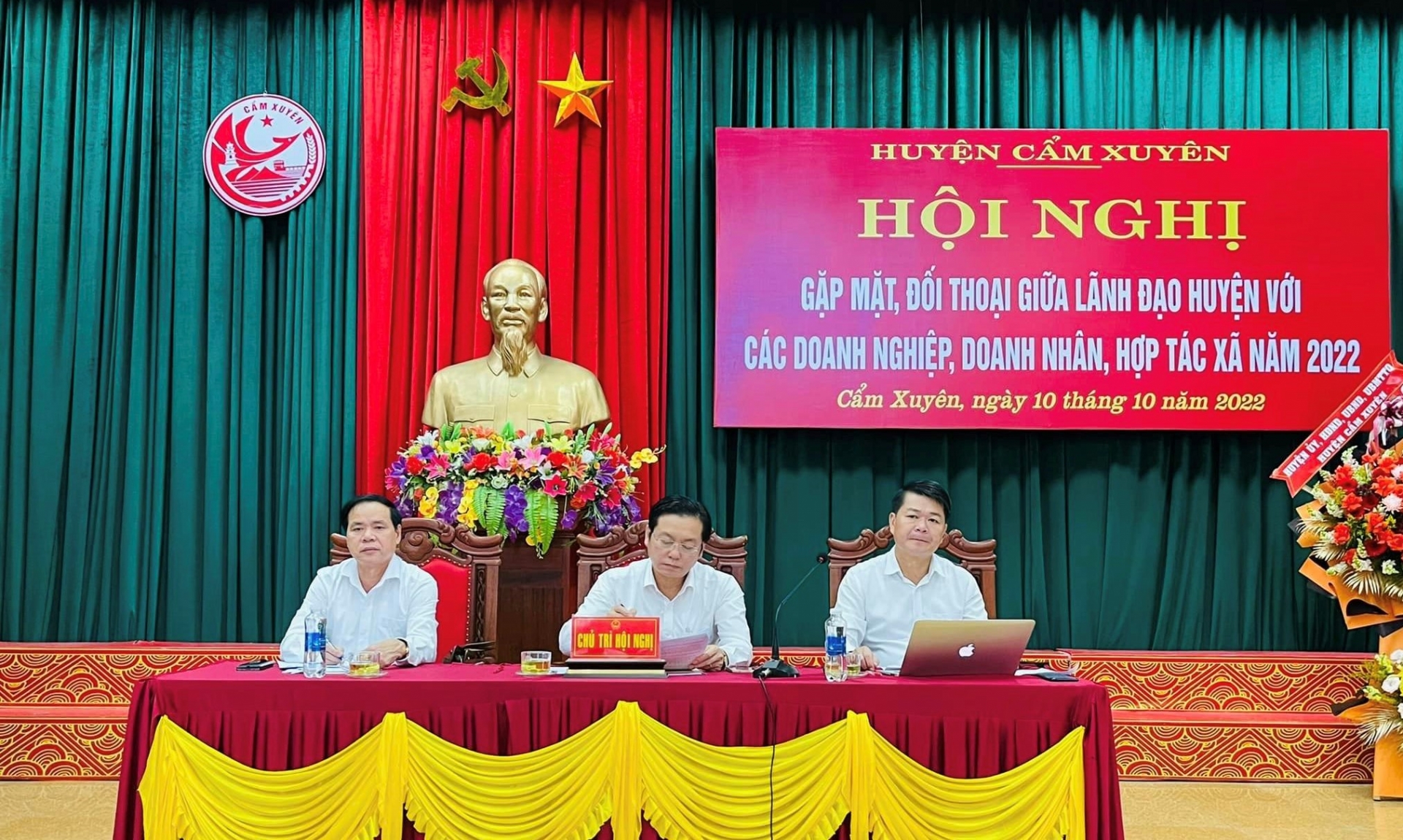 LĐLĐ Cẩm Xuyên chúc mừng các doanh nghiệp nhân kỷ niệm ngày Doanh nhân Việt Nam LĐLĐ huyện Cẩm Xuyên chúc mừng các doanh nghiệp nhân ngày Doanh nhân Việt Nam