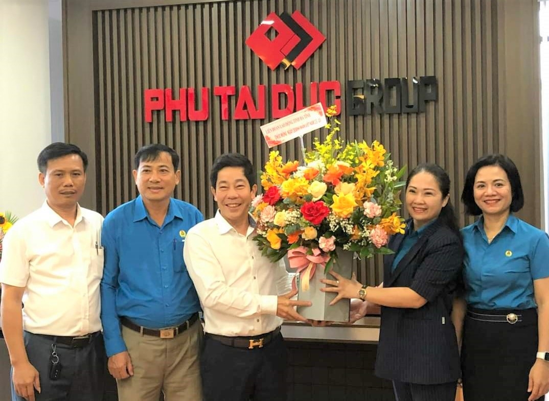 LĐLĐ tỉnh, Sở và Công đoàn ngành Công thương Hà Tĩnh chúc mừng các doanh nghiệp