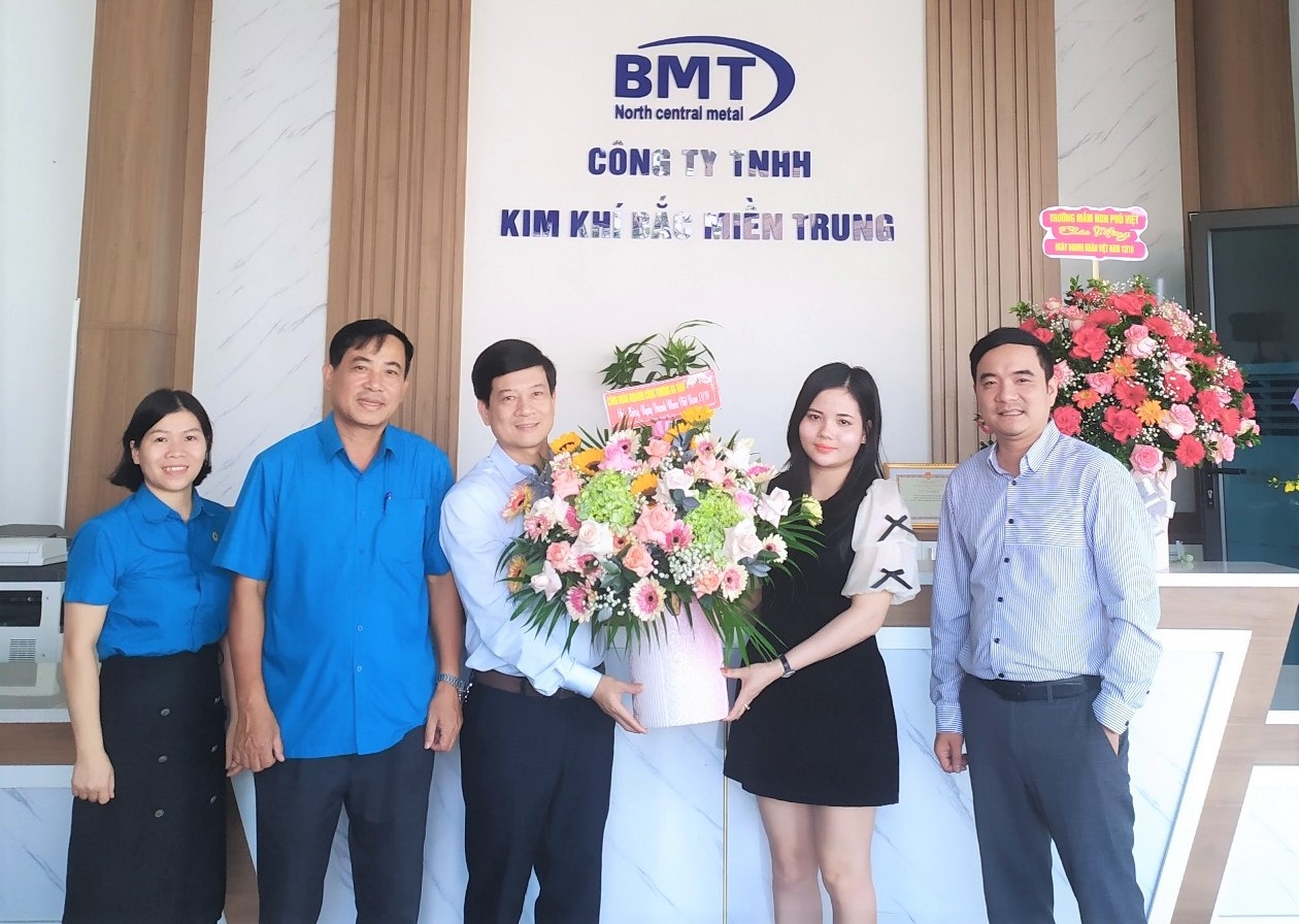 LĐLĐ tỉnh, Sở và Công đoàn ngành Công thương Hà Tĩnh chúc mừng các doanh nghiệp