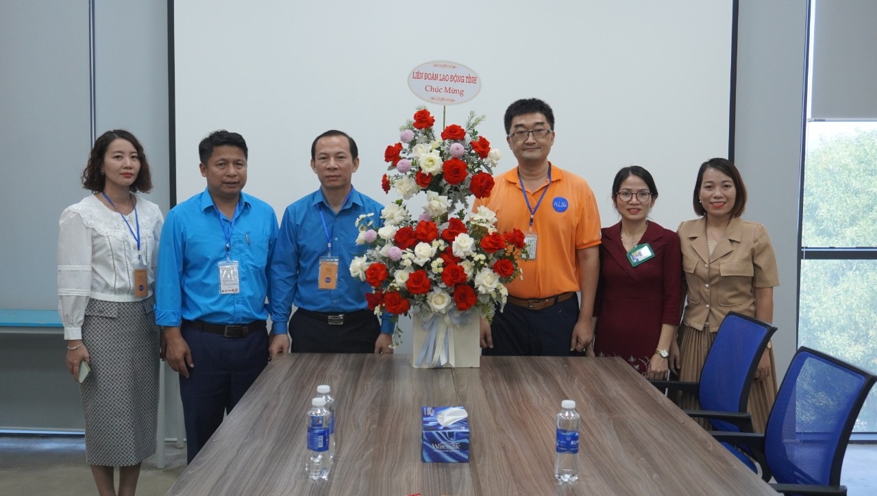 LĐLĐ tỉnh Thanh Hóa chúc mừng các doanh nghiệp nhân ngày Doanh nhân Việt Nam LĐLĐ tỉnh Thanh Hóa chúc mừng các doanh nghiệp nhân ngày Doanh nhân Việt Nam