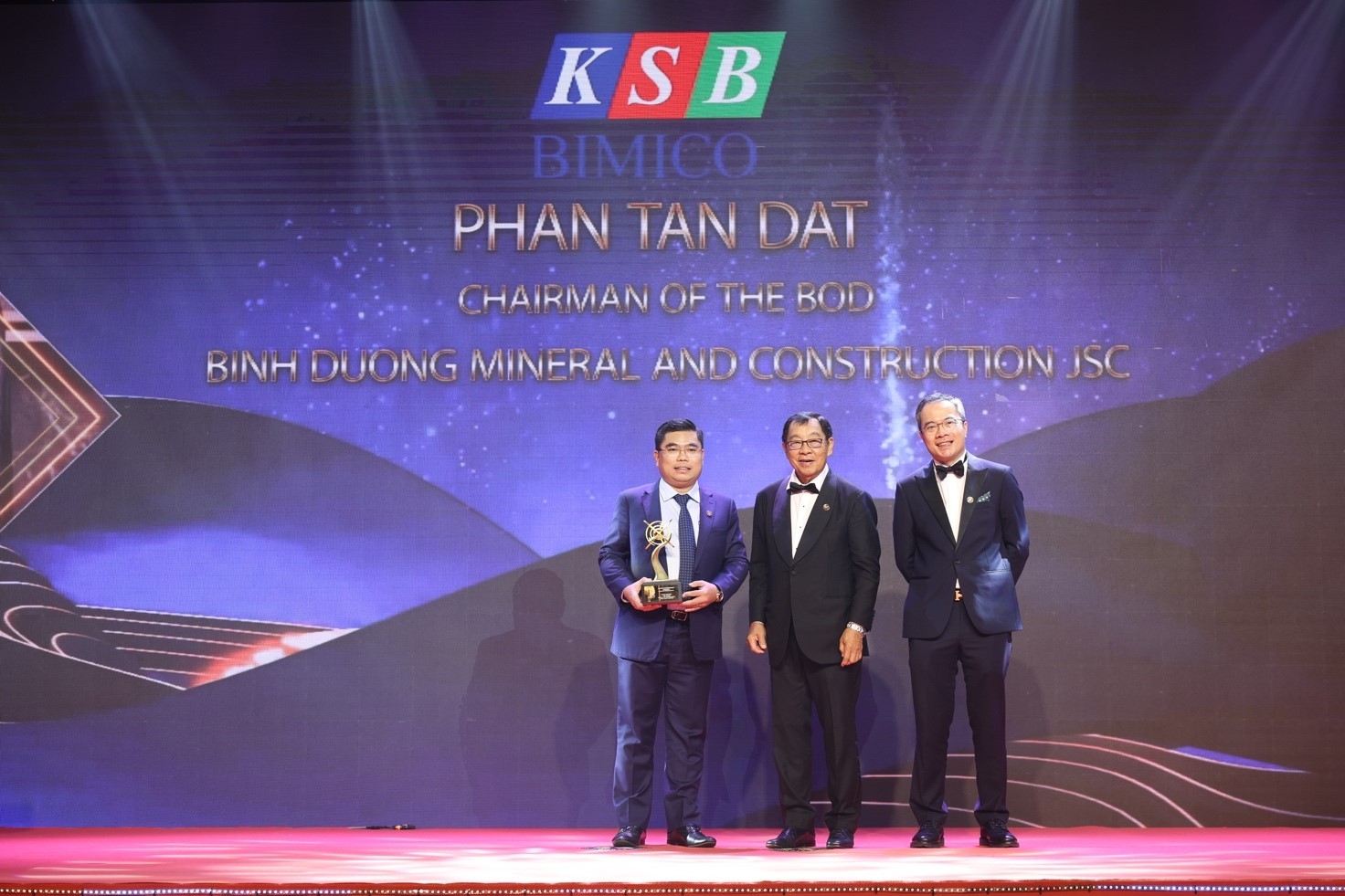 Chủ tịch KSB – Phan Tấn Đạt được tôn vinh “Doanh nhân Việt Nam tiêu biểu” năm 2022 Chủ tịch KSB – Phan Tấn Đạt được tôn vinh “Doanh nhân Việt Nam tiêu biểu” năm 2022