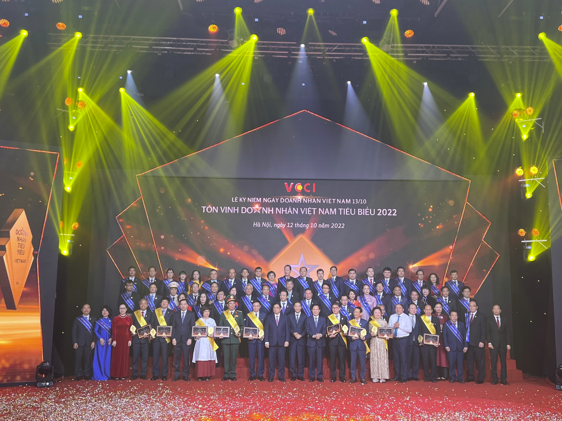 Chủ tịch KSB – Phan Tấn Đạt được tôn vinh “Doanh nhân Việt Nam tiêu biểu” năm 2022 Chủ tịch KSB – Phan Tấn Đạt được tôn vinh “Doanh nhân Việt Nam tiêu biểu” năm 2022