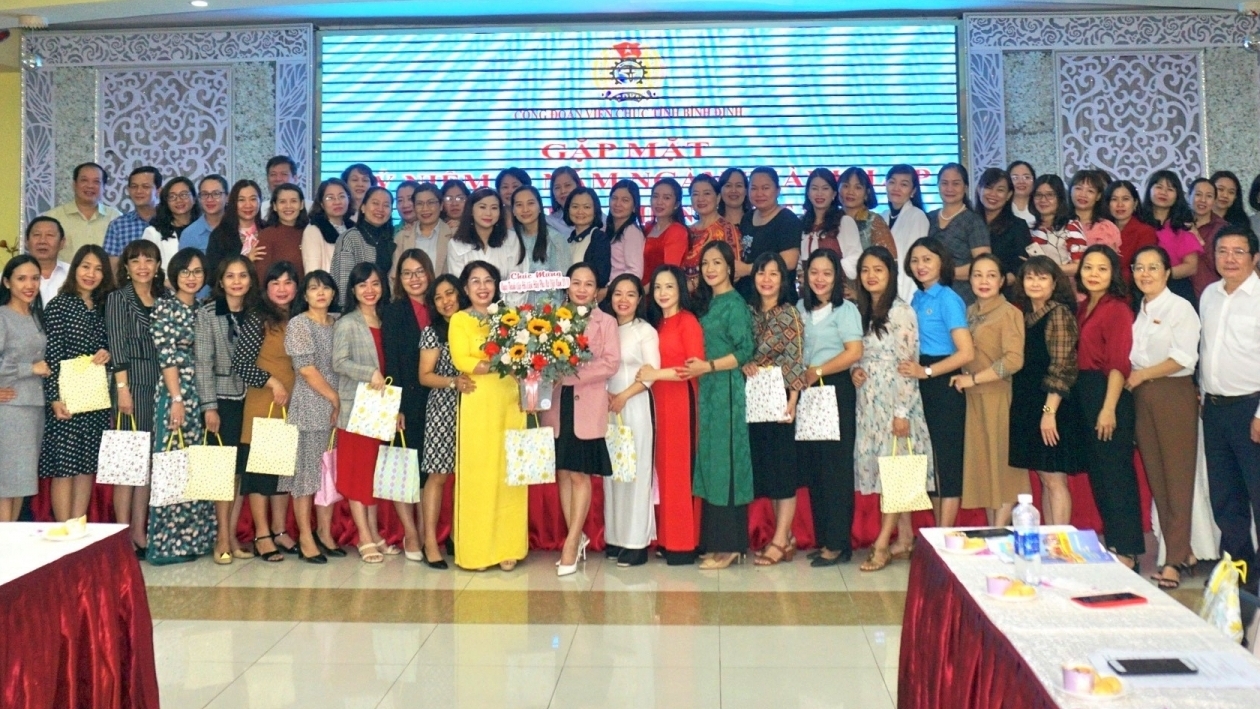 Bình Định: Tổ chức gặp mặt nữ cán bộ công đoàn cơ sở nhân ngày 20/10