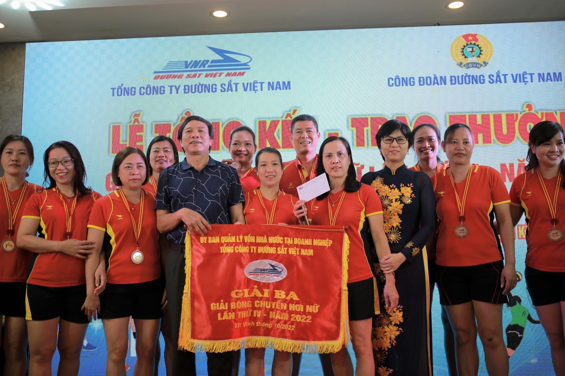 Sôi nổi, ấn tượng Giải bóng chuyền hơi nữ CNVCLĐ Tổng Công ty Đường sắt Việt Nam Sôi nổi, ấn tượng Giải bóng chuyền hơi nữ CNVCLĐ Tổng Công ty Đường sắt Việt Nam